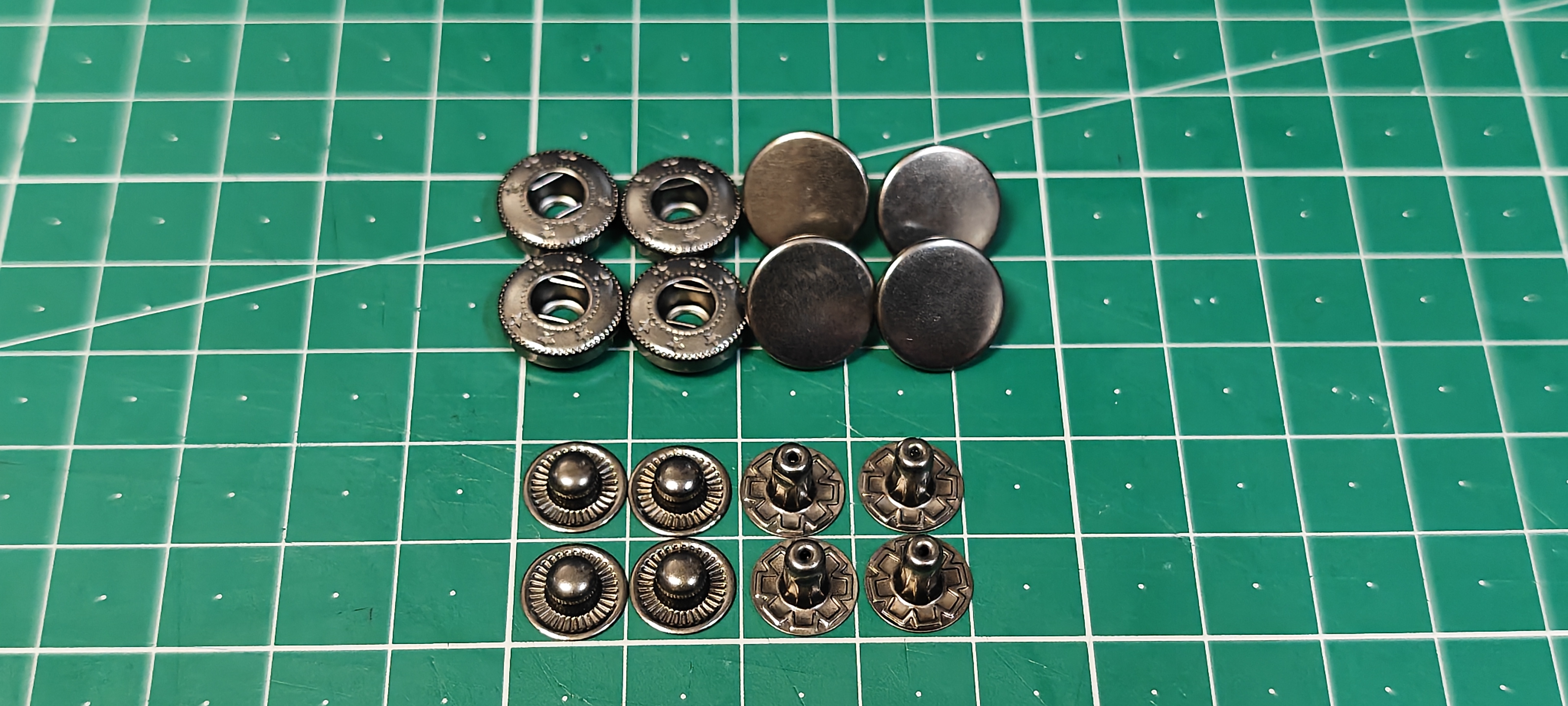 ボタンのパーツの写真