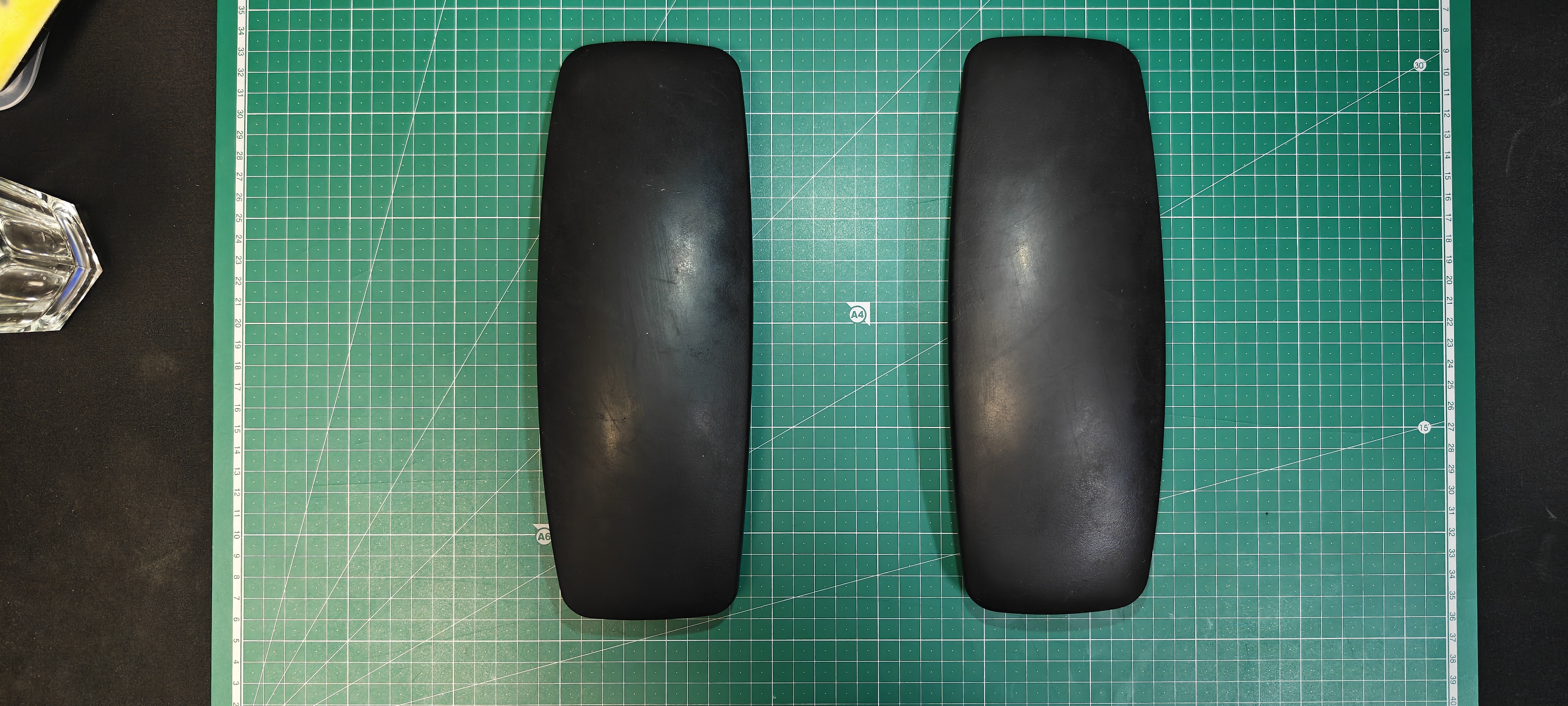 取り外したアームレストの写真