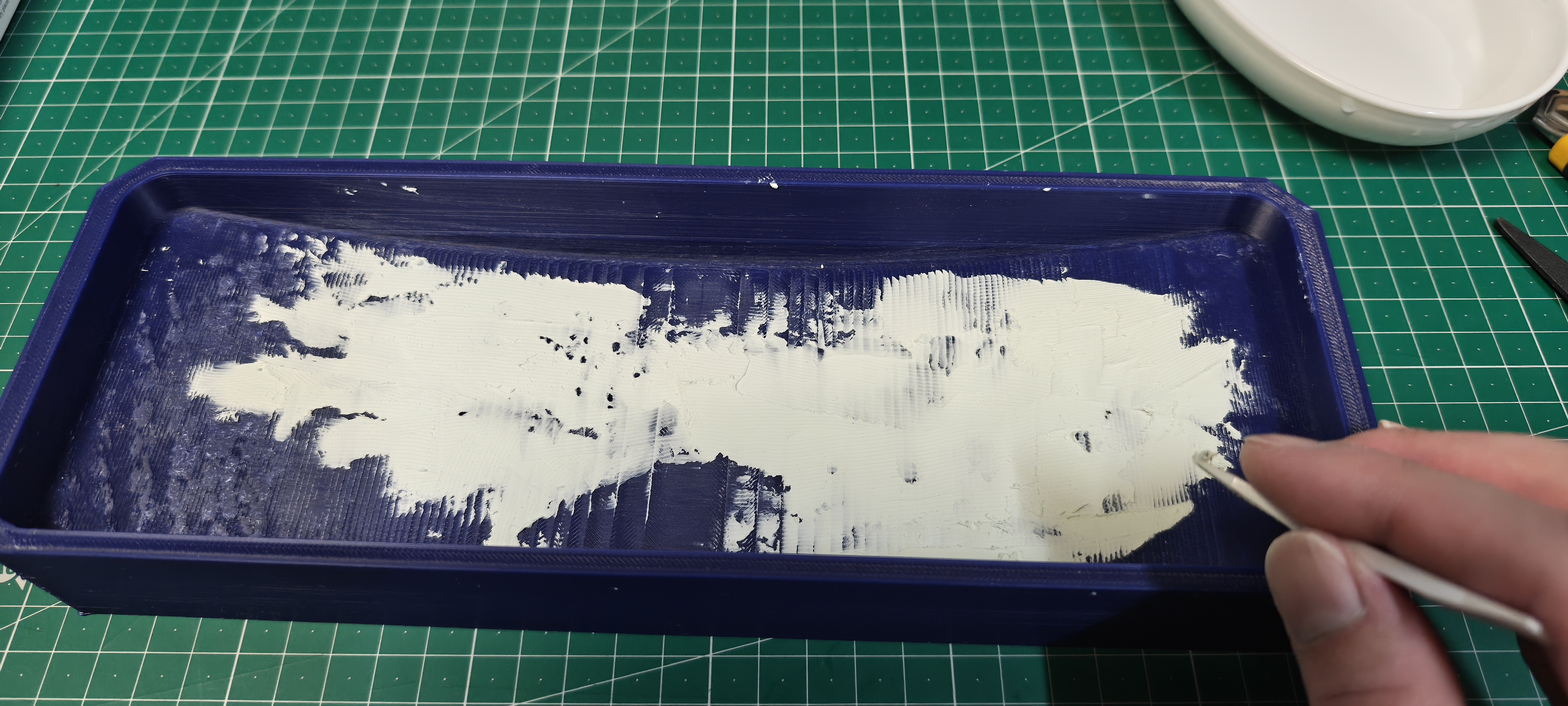 パテで表面を滑らかにしたシリコン型の写真